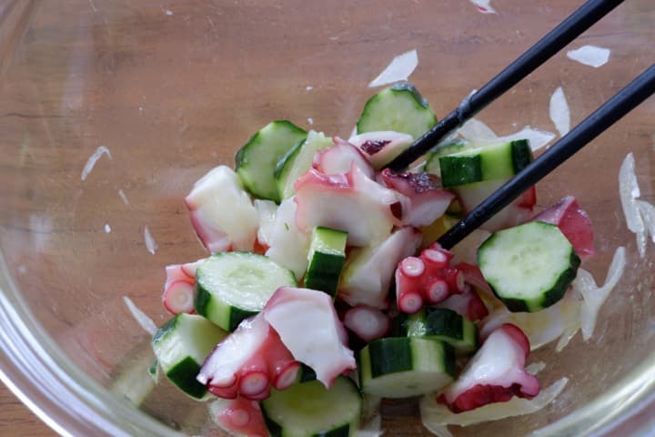 食材を混ぜている画像