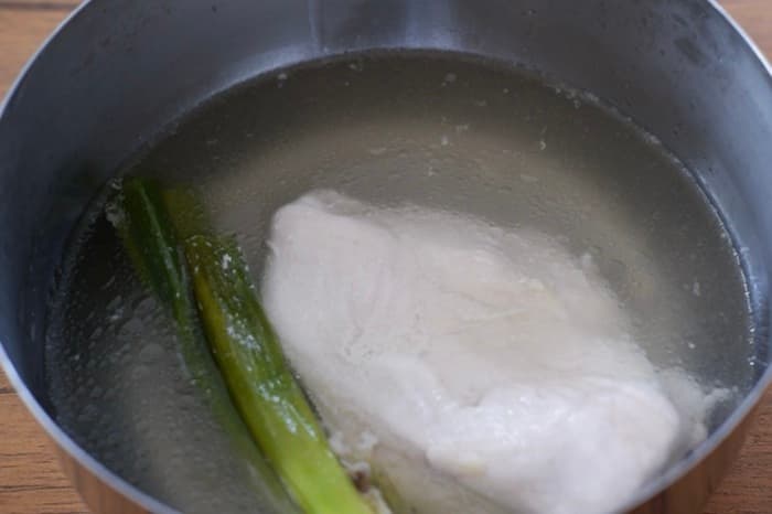 鶏肉を加熱する様子