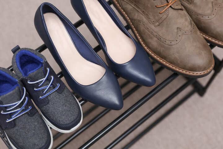 革靴を収納したシューズラック