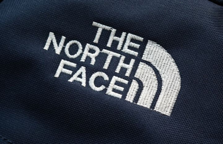 ノースフェイスのロゴ