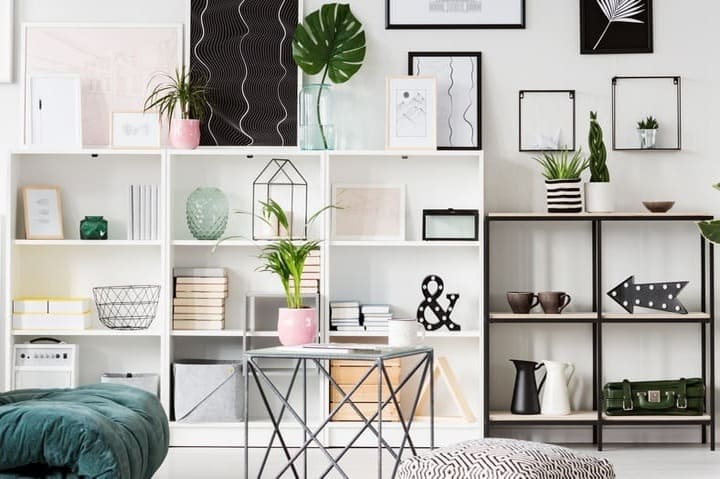 一般的なカラーボックスとフレームと棚板のみのラック