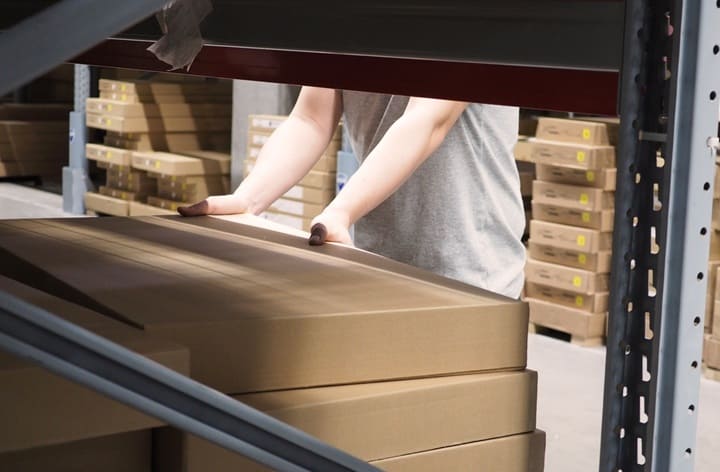 家具量販店の陳列