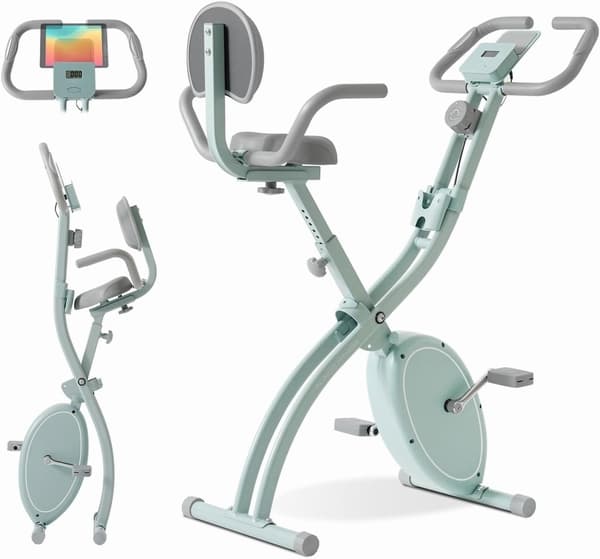 フィットネスバイクに乗っている写真