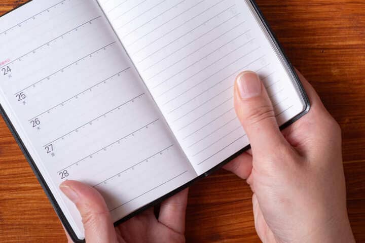 左右でレイアウトが違う手帳