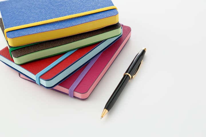 カラフルな手帳