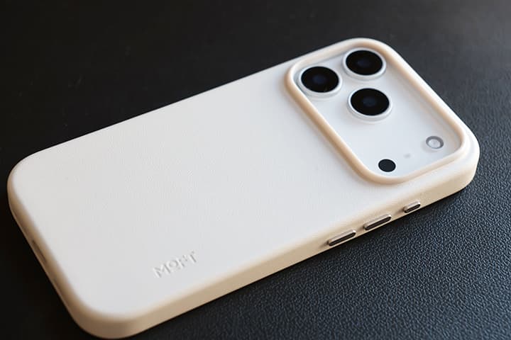 MOVASレザーケースの外観