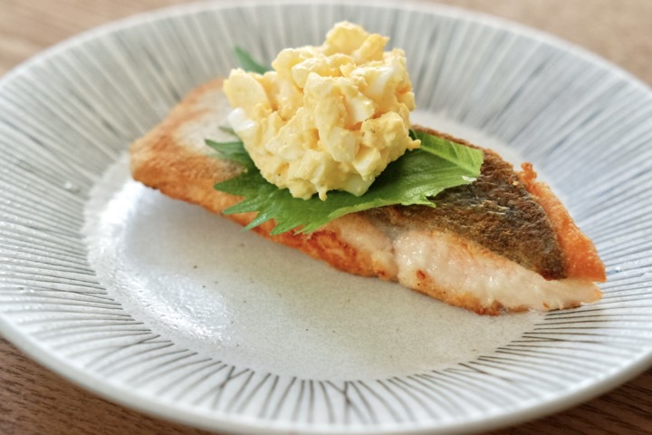 鮭のムニエルとふわじそタルタル