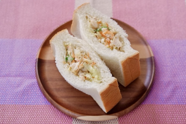 チキンコールスローサンドイッチ