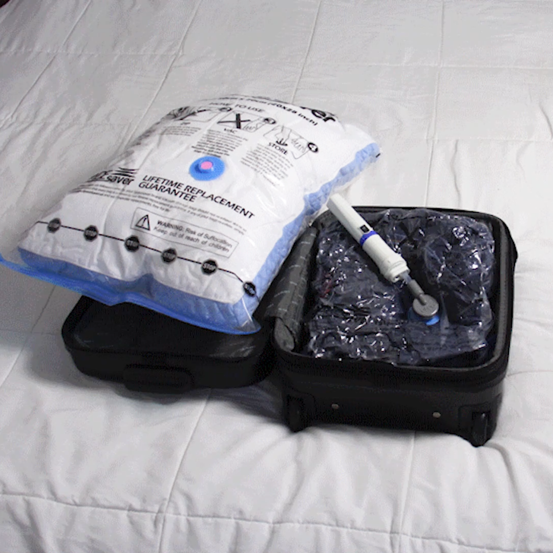 小型バキューム「JOEY」で旅行の荷物を強力圧縮！