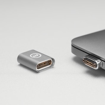 充電もデータ転送もサッと！マグネット式アダプター「Magrig Adapter」