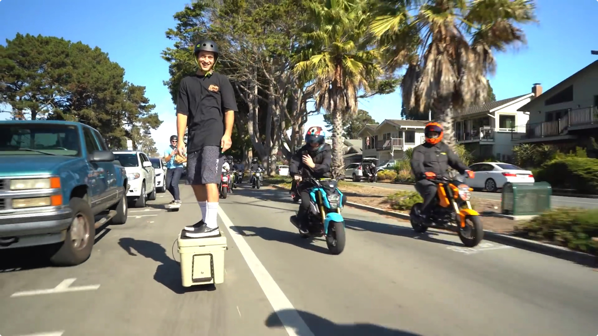 クーラーボックスが走り出す 遊び心から生まれたdiy電動一輪モビリティー Onewheel Yeti Bouncy バウンシー