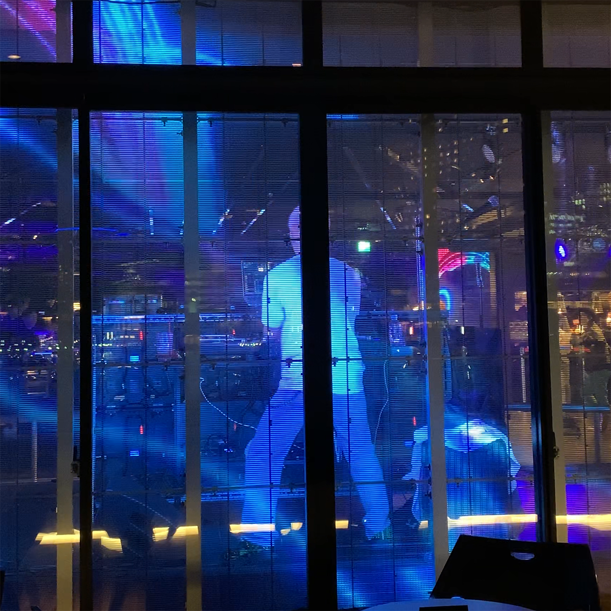 最先端テクノロジーを駆使した巨大LEDビジョンが話題！大人のエンタメ研究所「Bayside Motion」【動画ライター】