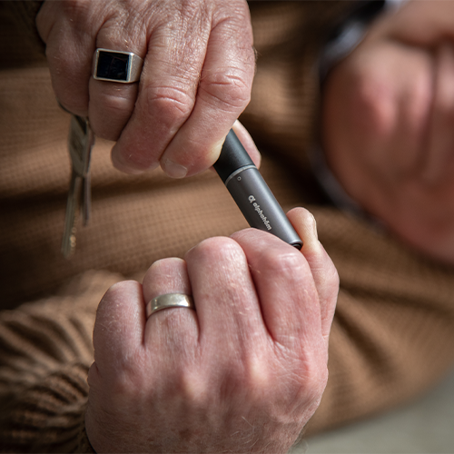 あなたの生活を守るための、次世代個人用アラーム「Care Go」