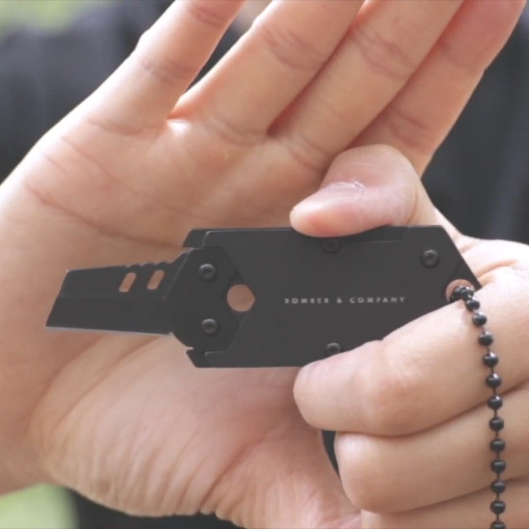 超軽量なのに鋭い切れ味！ポケットナイフ「B-2 Dog Tag」