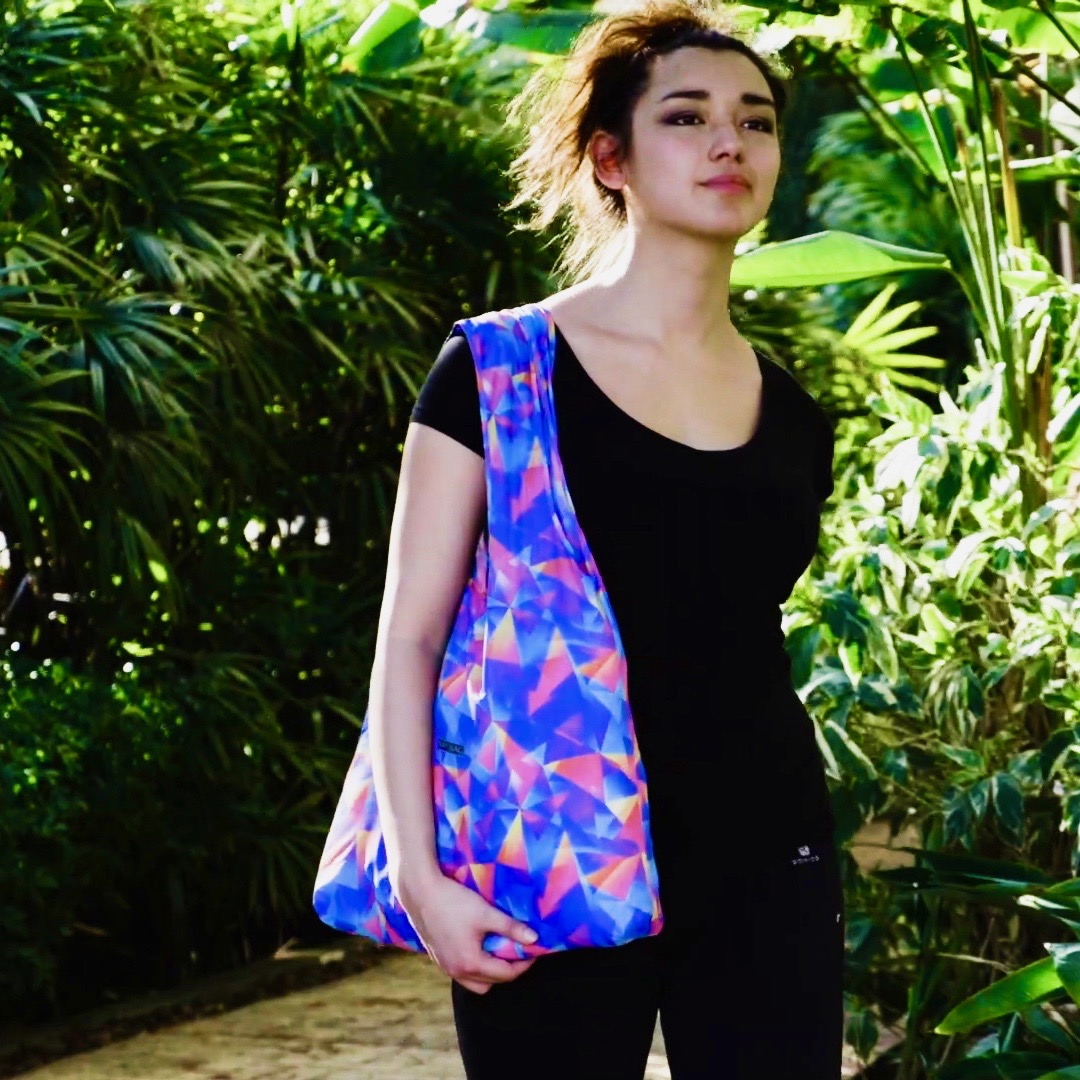 手のひらサイズがこんなに大きく！ 手品みたいに広がるエコバッグ「Nanobag 3.0」