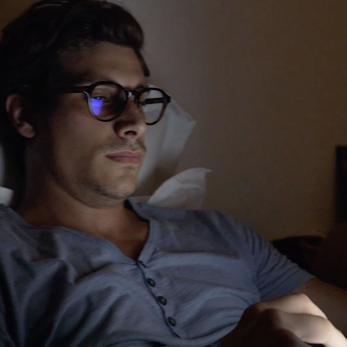 カット率100%？ オシャレなブルーライトカットメガネ「Barner 2.0」