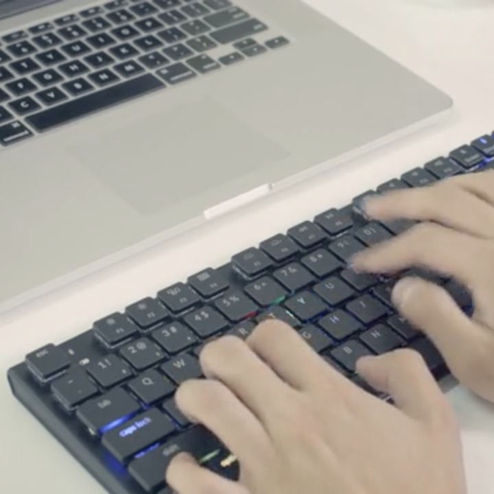 Macでも気持ちのいい打鍵を堪能できる？ ワイヤレス対応のメカニカルキーボード「Keytron」