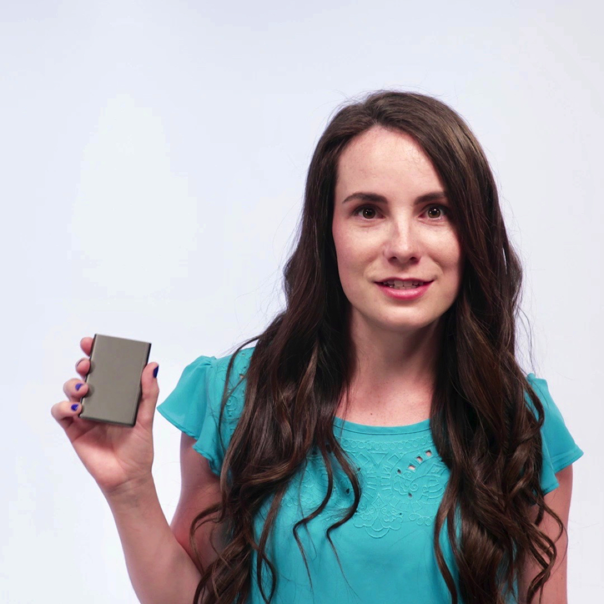 SIMカードもWi-Fiルーターも必要なし！ 格安の4G通信プランを利用できるデバイス「Tern」