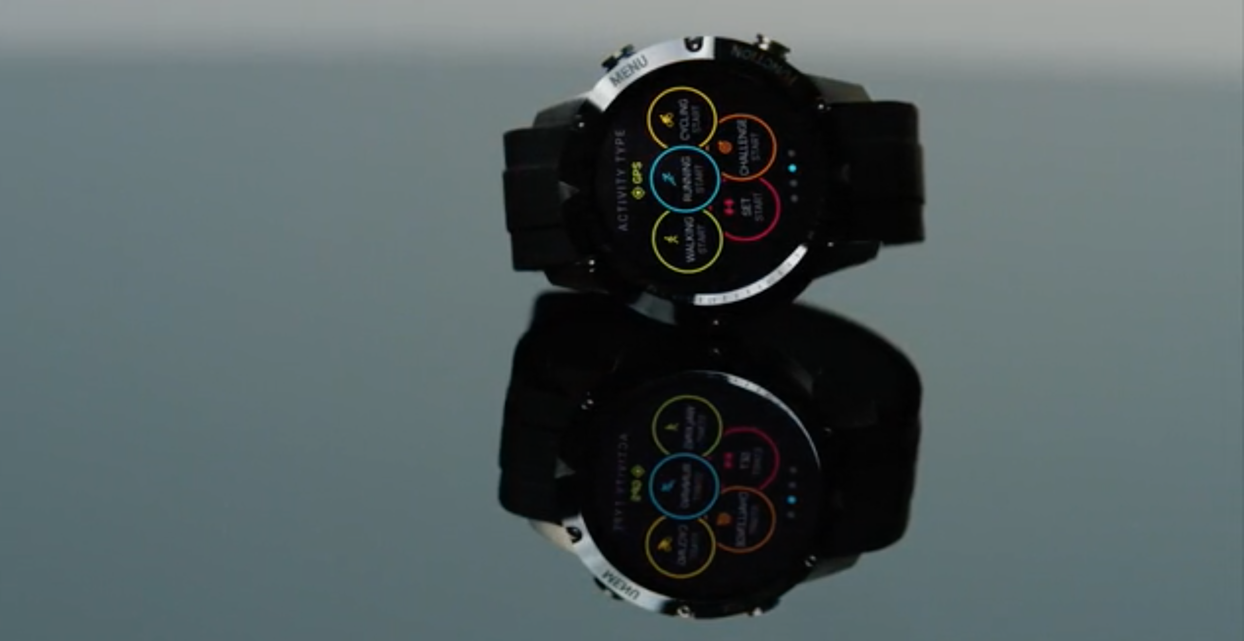 チタン製でベゼルは人工ダイヤモンド。タフすぎるスマート