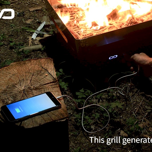 専用の電球が夜キャンプを照らす！ 肉を焼いたら発電できるBBQコンロ「OVOO」