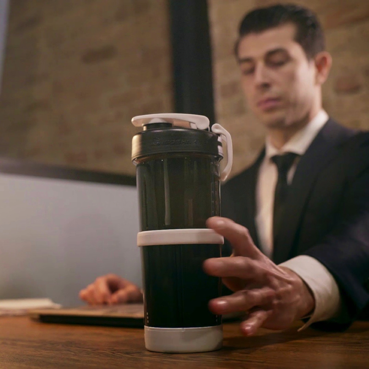 ジム通いな人にうってつけ！ 4つの容器が合体するシェーカー「ISOSHAKER」