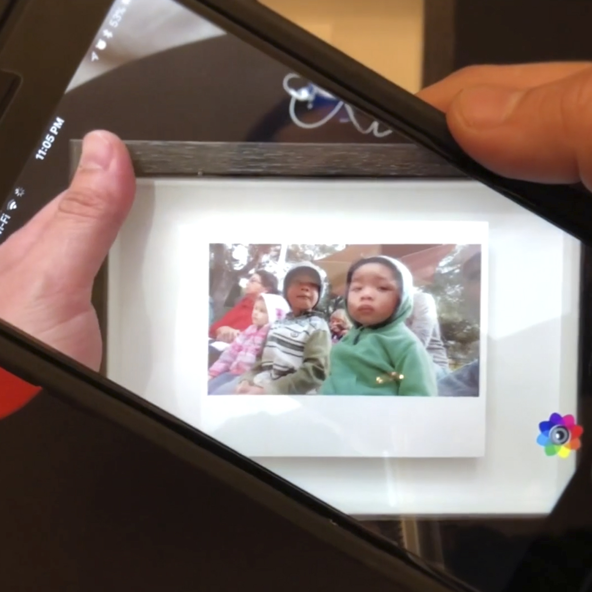 スマホをかざすと写真が動く次世代のフォトフレーム「PhotoBloom AR」
