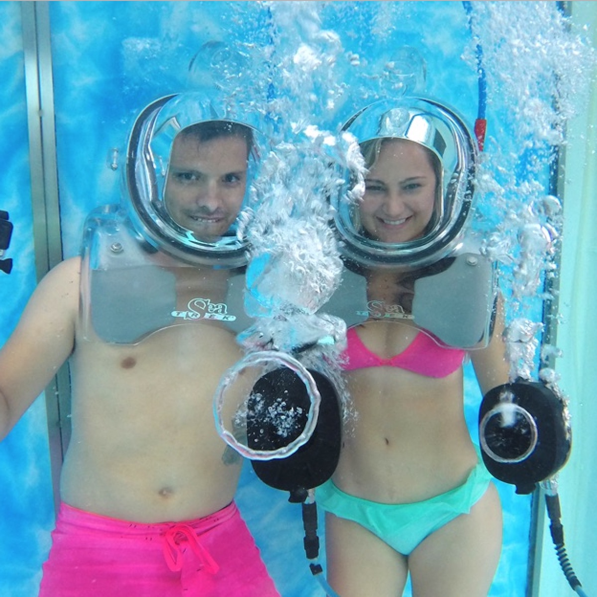 水中で非日常のアロマ体験？「Clear Lounge」