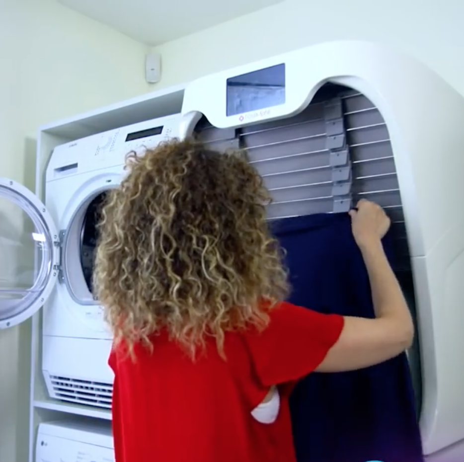 あなたの代わりに洋服たたみます!「FoldiMate」