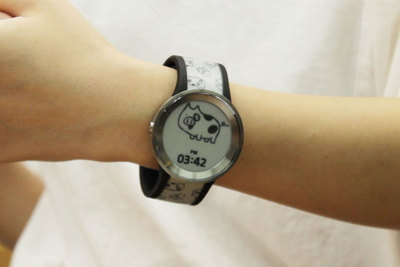 デザインを一瞬で変更できるソニーの腕時計『FES Watch U（フェスウォッチユー）』