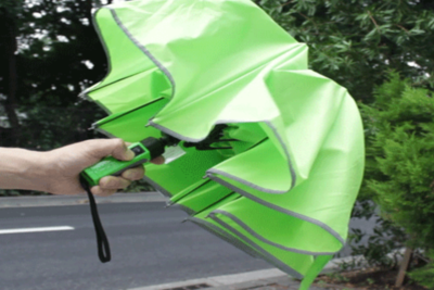 指一本で開閉自在！電動傘「スマートジェイオート」