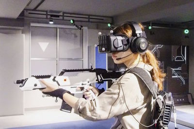 全身でVR体験　ガンシューティングアトラクション『MORTAL BLiTZ（モータルブリッツ）』