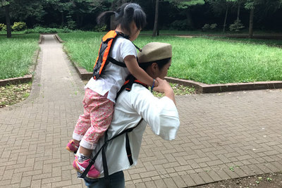 両手を使わず楽々背負えるおんぶ紐　『PIGGYBACK RIDER（ピギーバックライダー）』