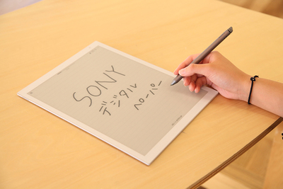 ”次世代の紙”が登場！ ソニーのデジタルペーパー