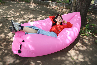 アウトドアで大活躍！空気で組み立てるエアソファー『AIRLIP’S（エアーリップス）』