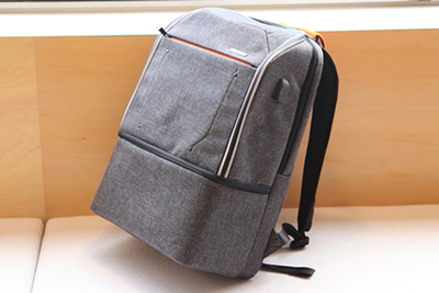 歩くデジタルデバイスになれるバックパック　19の機能を持つ『UDEE』