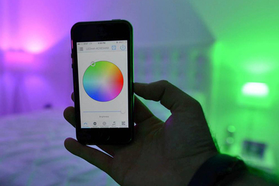 色や光り方がスマホで変えられるハイテク照明「Smart FX」