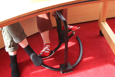 仕事中、座ったままのウォーキングを可能にする「HOVR」