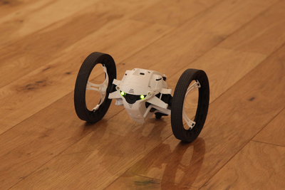 【新感覚】飛ばないけど『跳びます！』Parrotの地面を走るドローン