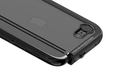 iPhone7のジェットブラックを美しく魅せる！辿り着いたのは「ガラスのスマホケース」だった