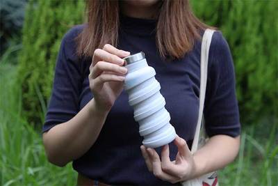 サイズが半分に！ 折りたためる水筒『que Bottle（キューボトル）』