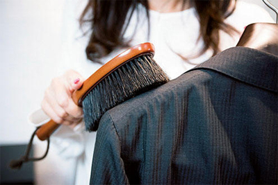 1分からできる！愛用スーツが長持ちするシワ・汗対策の「最短ケア」