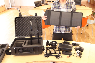 スマホ20台同時充電！　水没にも耐える『防水発電所』