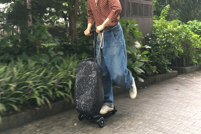 スーツケースとキックボードが合体！？『マイクロラゲッジ』