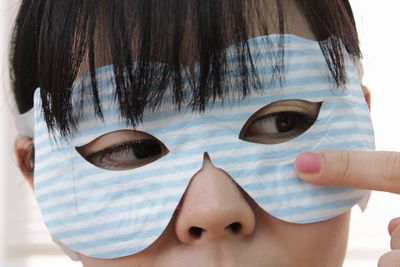 目を覆わずに疲れ目ケア！？温熱アイマスク『ほっと見えマスク』