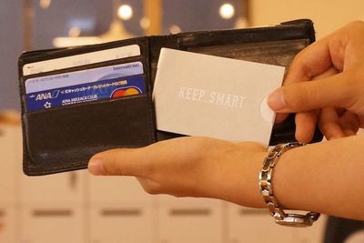 極薄1.2㎜、財布にもしまえる名刺入れ『KEEP SMART（キープスマート）』