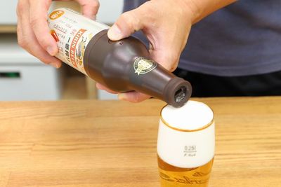 缶ビールにのせるだけで濃密泡『泡ひげビアー』