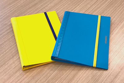 A4書類が半分に！折り目が付きにくい二つ折りクリアファイル「コンパック」