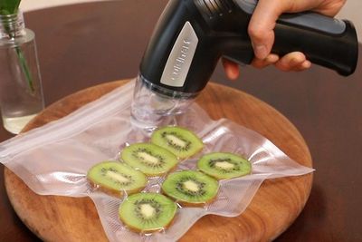 食材、瞬時に真空パック！『バキュームシーラー』