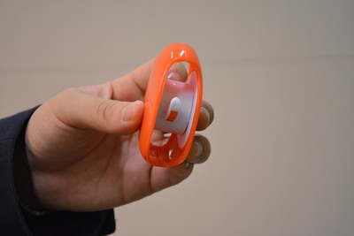 絡まり防止に。ワンタッチでケーブルを巻き取る『マキトゥルーン２』