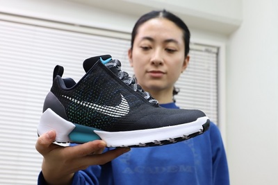 あの映画の靴が実現！？靴ひもが自動フィットする『ナイキ ハイパーアダプト 1.0』